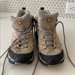 Merrell Moab 2 Mid Vent *like new condition*